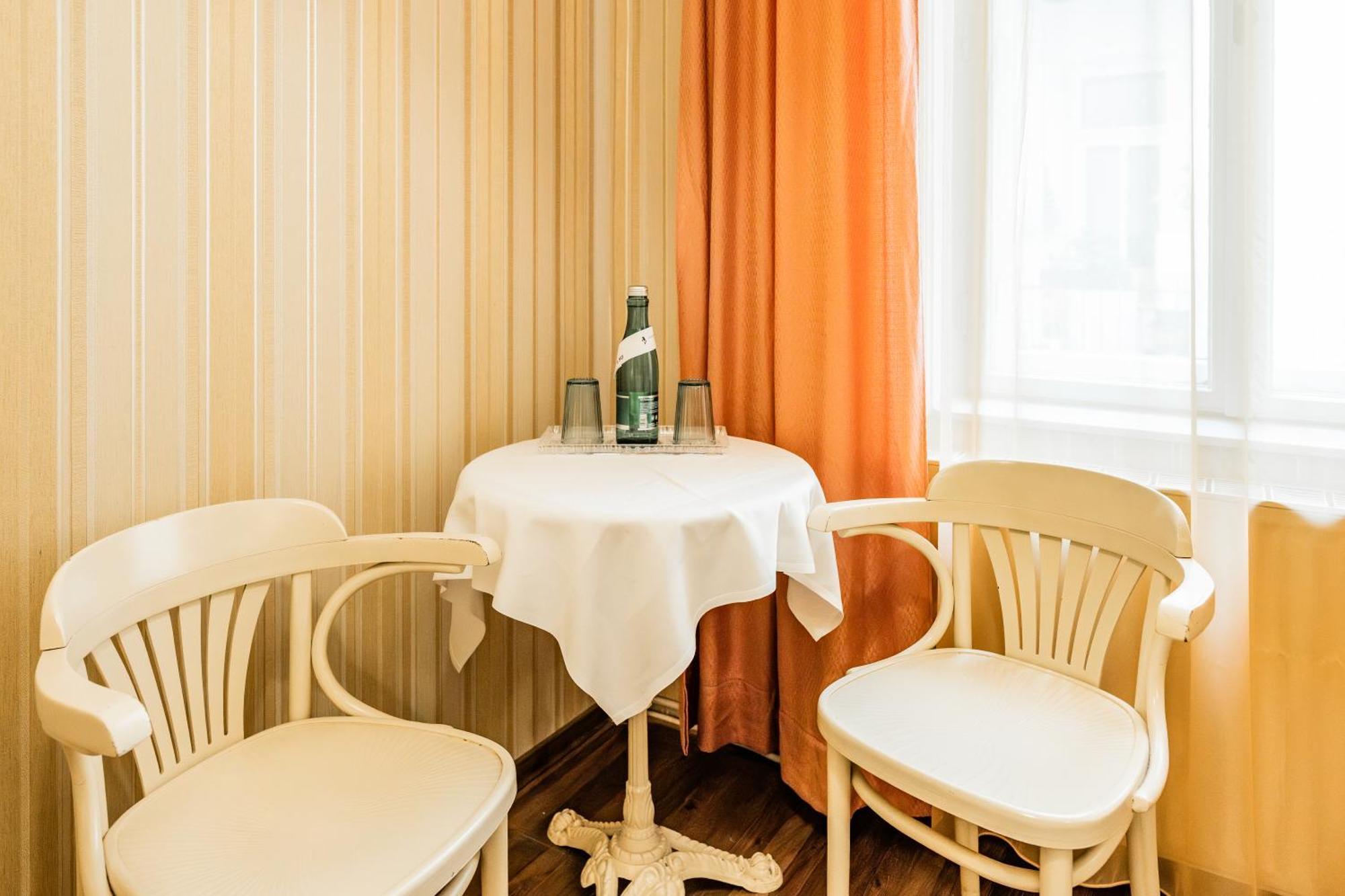 Hotel Pension Baronesse Wien Exteriör bild