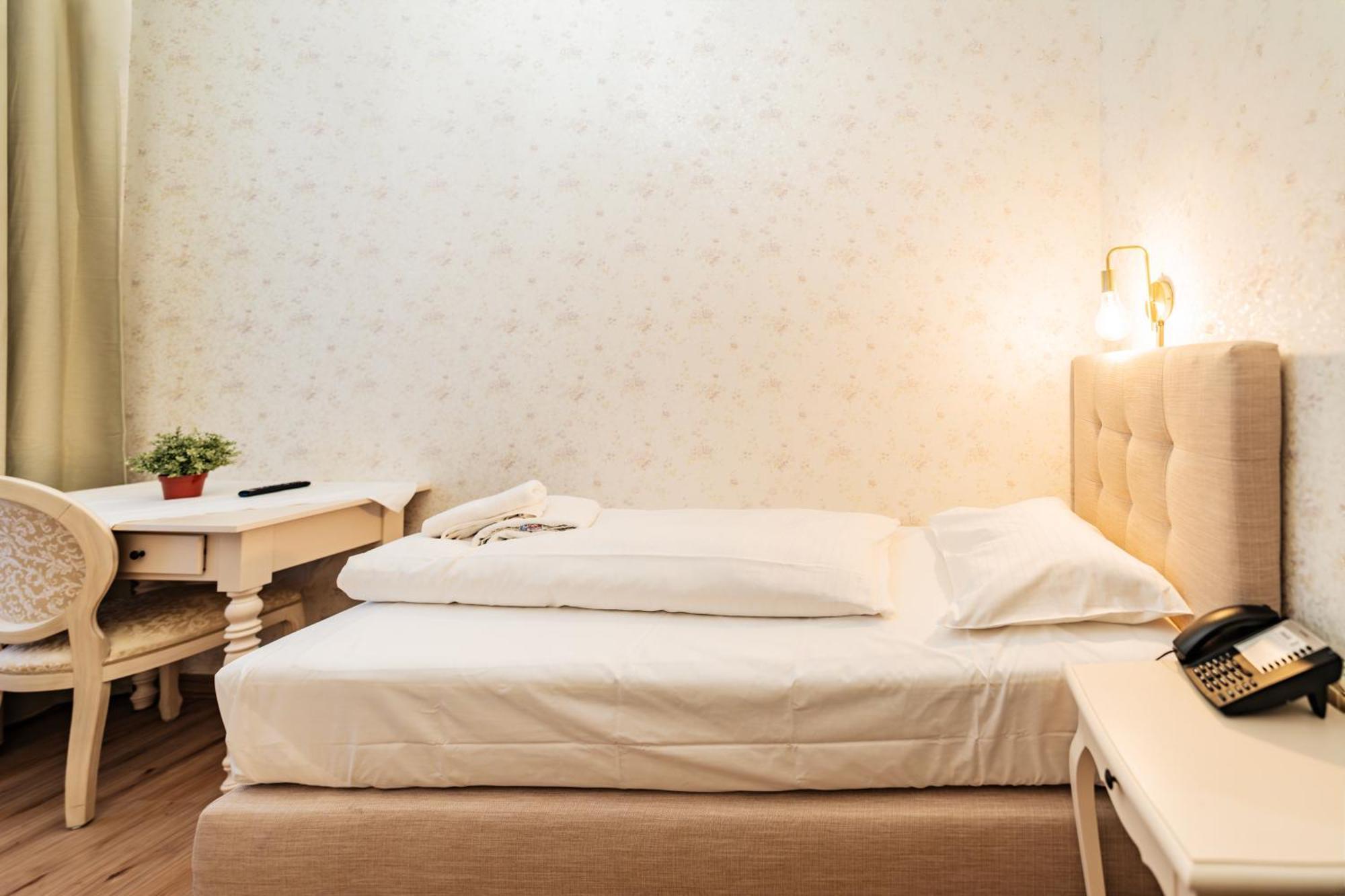 Hotel Pension Baronesse Wien Exteriör bild
