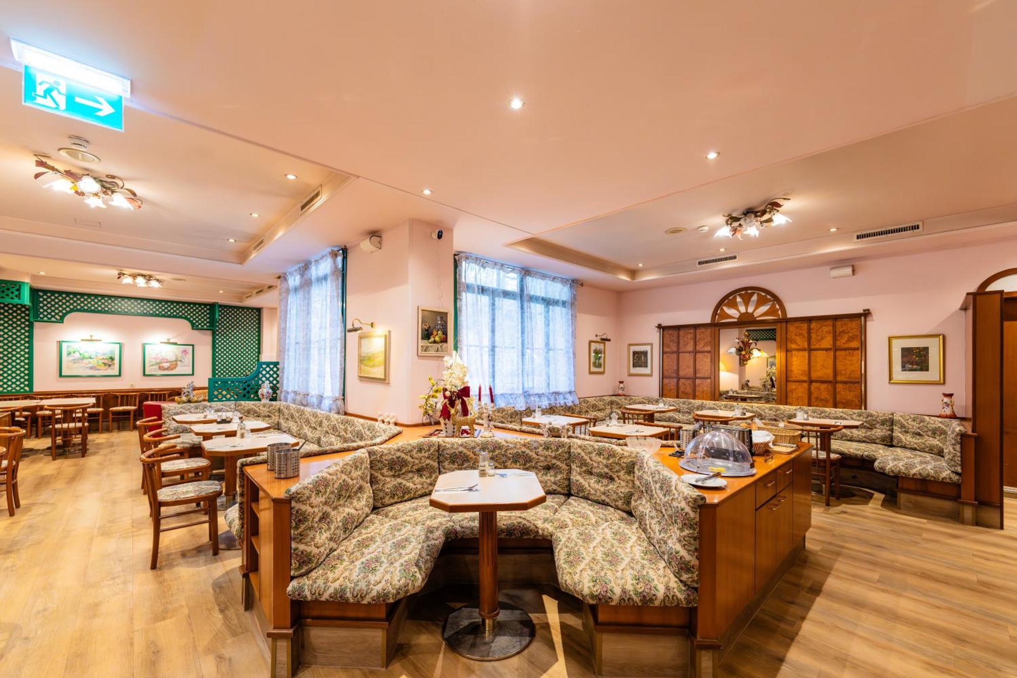 Hotel Pension Baronesse Wien Exteriör bild